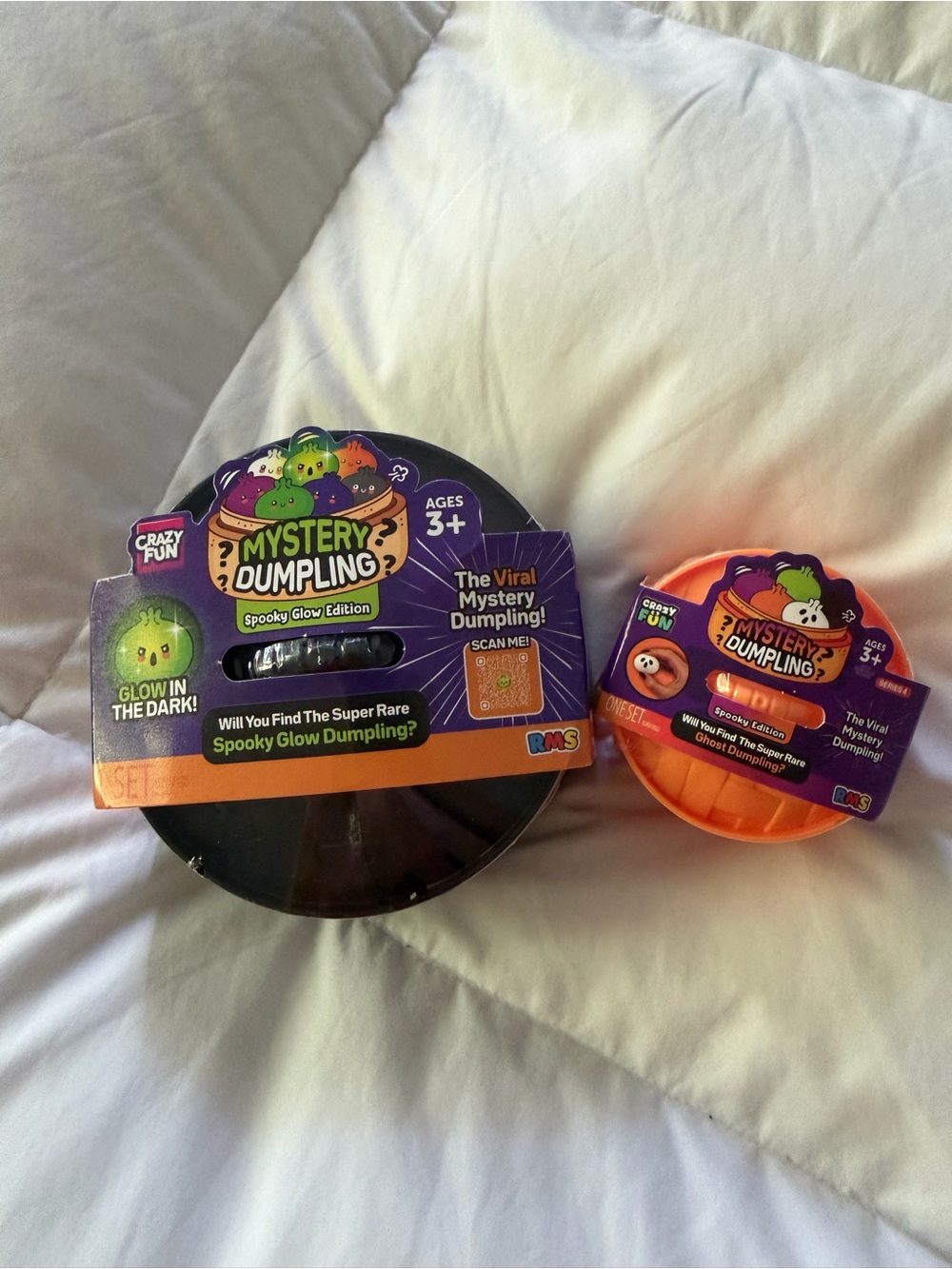 Crazy Fun Mystery Dumpling Spooky Glow Edition - Purple & Orange